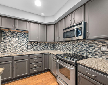 222 Glenwood - Photo Thumbnail 13