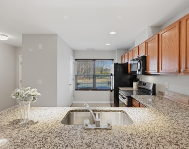 2907 Berkeley Springs Place - Photo Thumbnail 13