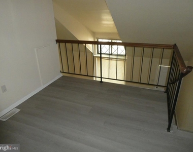 83 Chelsea Circle - Photo Thumbnail 6