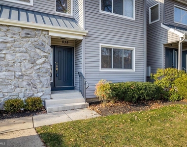835 Chanticleer Drive - Photo Thumbnail 2