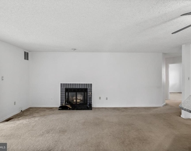 835 Chanticleer Drive - Photo Thumbnail 8