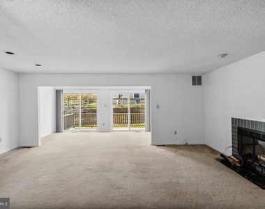 835 Chanticleer Drive - Photo Thumbnail 7