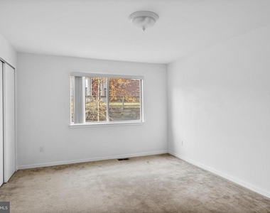 835 Chanticleer Drive - Photo Thumbnail 19