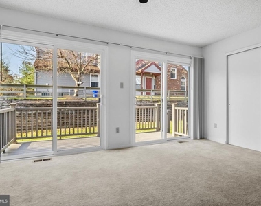 835 Chanticleer Drive - Photo Thumbnail 11