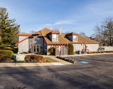 835 Chanticleer Drive - Photo Thumbnail 27