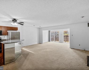 835 Chanticleer Drive - Photo Thumbnail 6