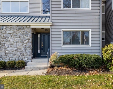 835 Chanticleer Drive - Photo Thumbnail 3