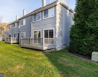 835 Chanticleer Drive - Photo Thumbnail 25