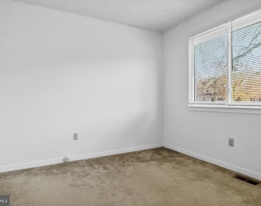 835 Chanticleer Drive - Photo Thumbnail 21