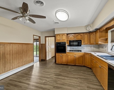 819 Mercer Street - Photo Thumbnail 9