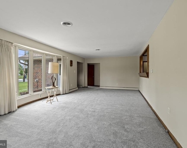 819 Mercer Street - Photo Thumbnail 4