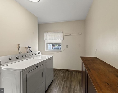 819 Mercer Street - Photo Thumbnail 12
