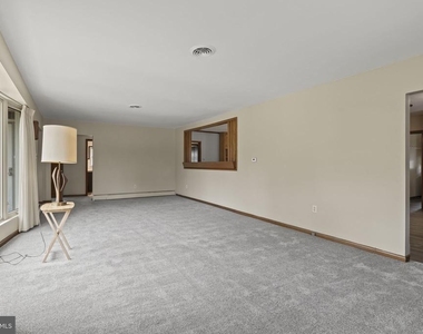 819 Mercer Street - Photo Thumbnail 5