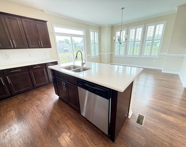 537 Austin View Boulevard - Photo Thumbnail 16