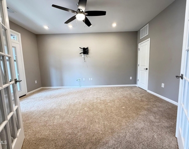 537 Austin View Boulevard - Photo Thumbnail 4