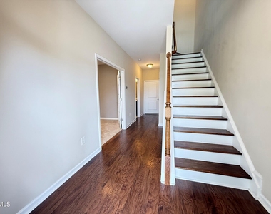 537 Austin View Boulevard - Photo Thumbnail 2