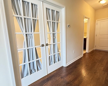 537 Austin View Boulevard - Photo Thumbnail 4