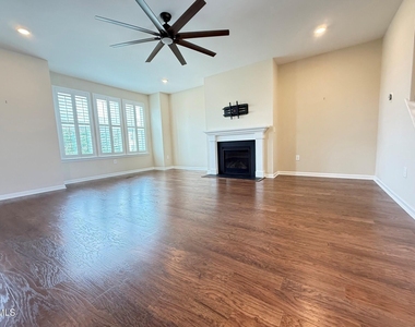 537 Austin View Boulevard - Photo Thumbnail 9