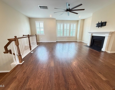 537 Austin View Boulevard - Photo Thumbnail 10