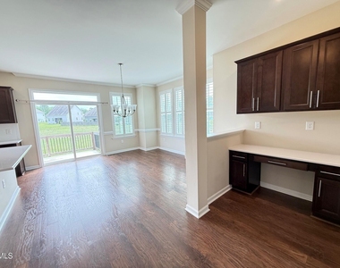 537 Austin View Boulevard - Photo Thumbnail 14