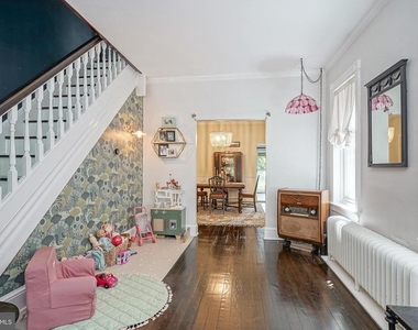 6 E Collings Avenue - Photo Thumbnail 4