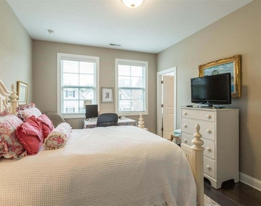 225 Penley Circle - Photo Thumbnail 9