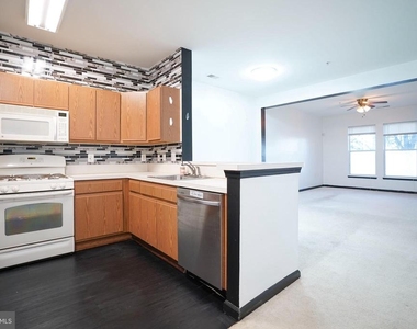 1321 Karen Boulevard - Photo Thumbnail 6