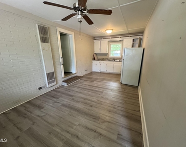 102 1/2 Ford Circle - Photo Thumbnail 1