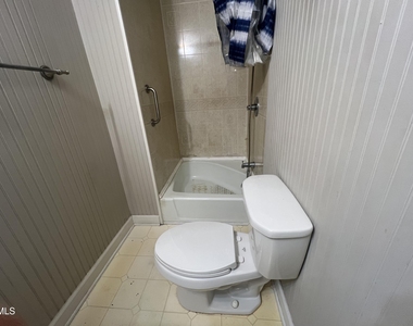102 1/2 Ford Circle - Photo Thumbnail 4