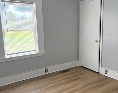 817 Arlington Street - Photo Thumbnail 7