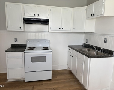 817 Arlington Street - Photo Thumbnail 4