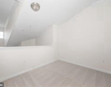 7 Booth Street - Photo Thumbnail 26