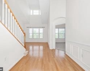 7 Booth Street - Photo Thumbnail 32