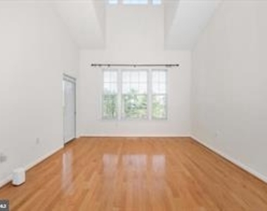 7 Booth Street - Photo Thumbnail 22