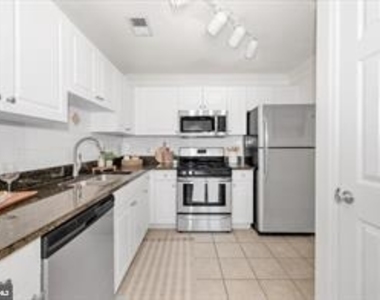 7 Booth Street - Photo Thumbnail 2