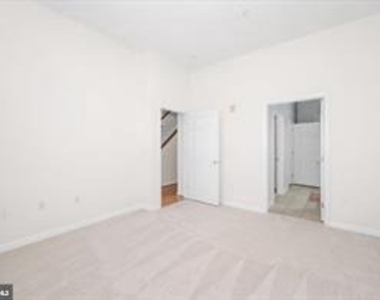 7 Booth Street - Photo Thumbnail 33