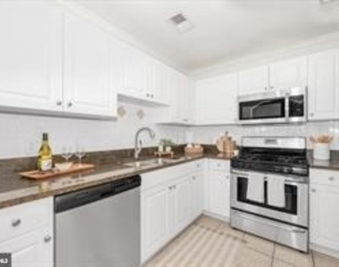 7 Booth Street - Photo Thumbnail 4