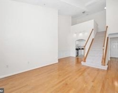 7 Booth Street - Photo Thumbnail 24