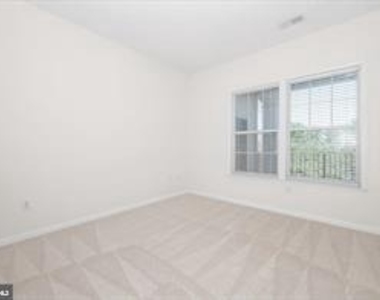 7 Booth Street - Photo Thumbnail 20