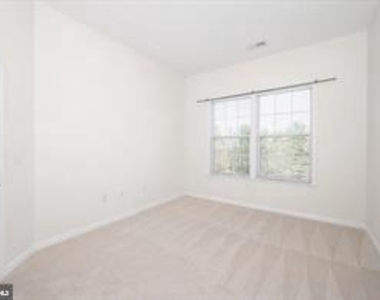 7 Booth Street - Photo Thumbnail 13