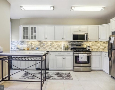 10500 Rockville Pik - Photo Thumbnail 3