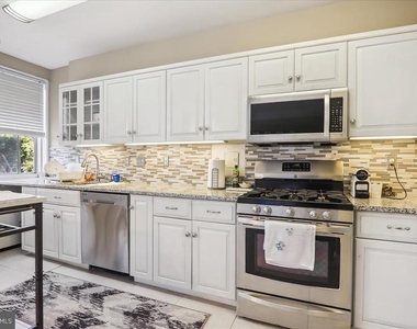 10500 Rockville Pik - Photo Thumbnail 2