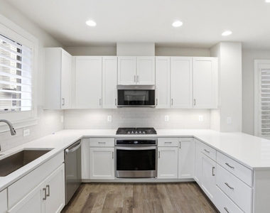 6924 Rockledge Drive - Photo Thumbnail 13
