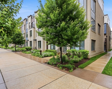 6924 Rockledge Drive - Photo Thumbnail 2