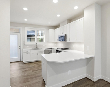 6924 Rockledge Drive - Photo Thumbnail 12