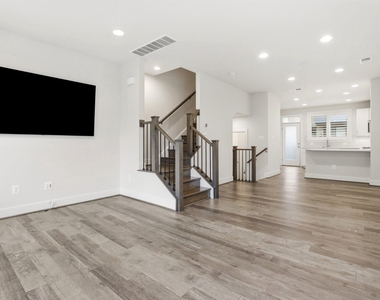 6924 Rockledge Drive - Photo Thumbnail 8