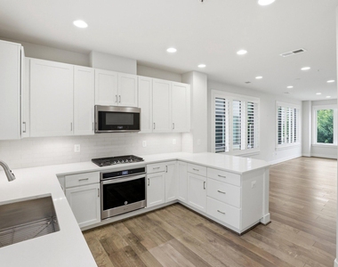 6924 Rockledge Drive - Photo Thumbnail 14