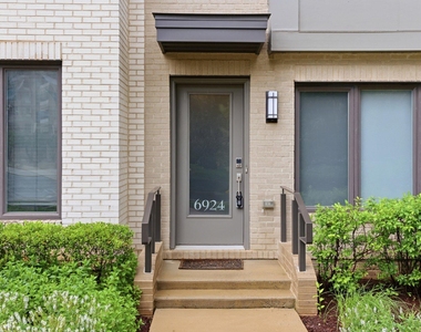 6924 Rockledge Drive - Photo Thumbnail 3