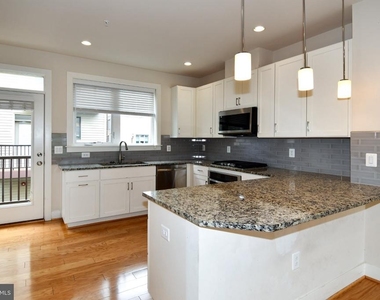 16301 Columbus Avenue - Photo Thumbnail 11