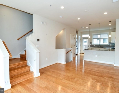 16301 Columbus Avenue - Photo Thumbnail 9